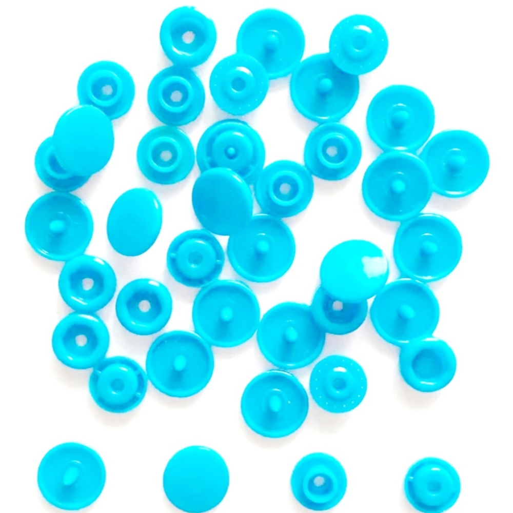 Кнопка пластикова для одягу 12 мм блакитна (02) 50 шт (6124)
